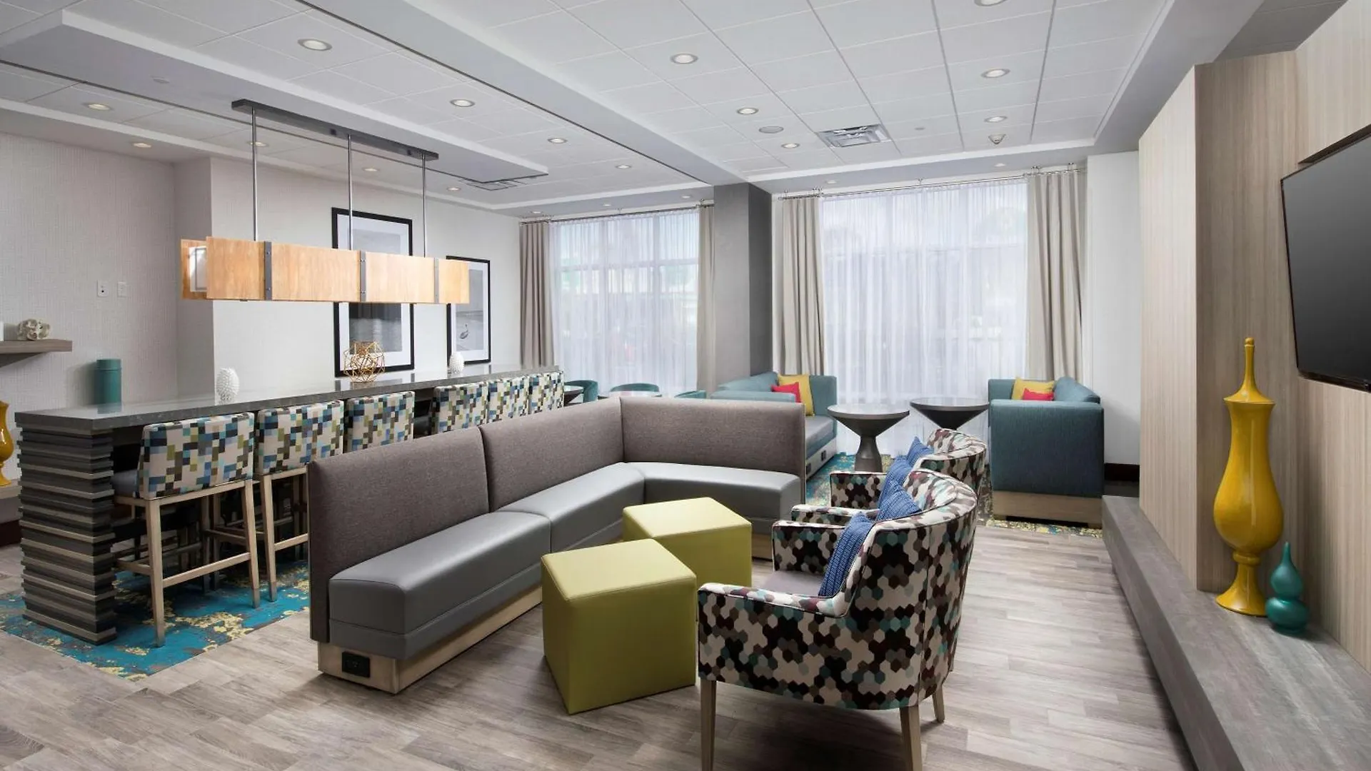 Hotel Hampton Airport East 3*