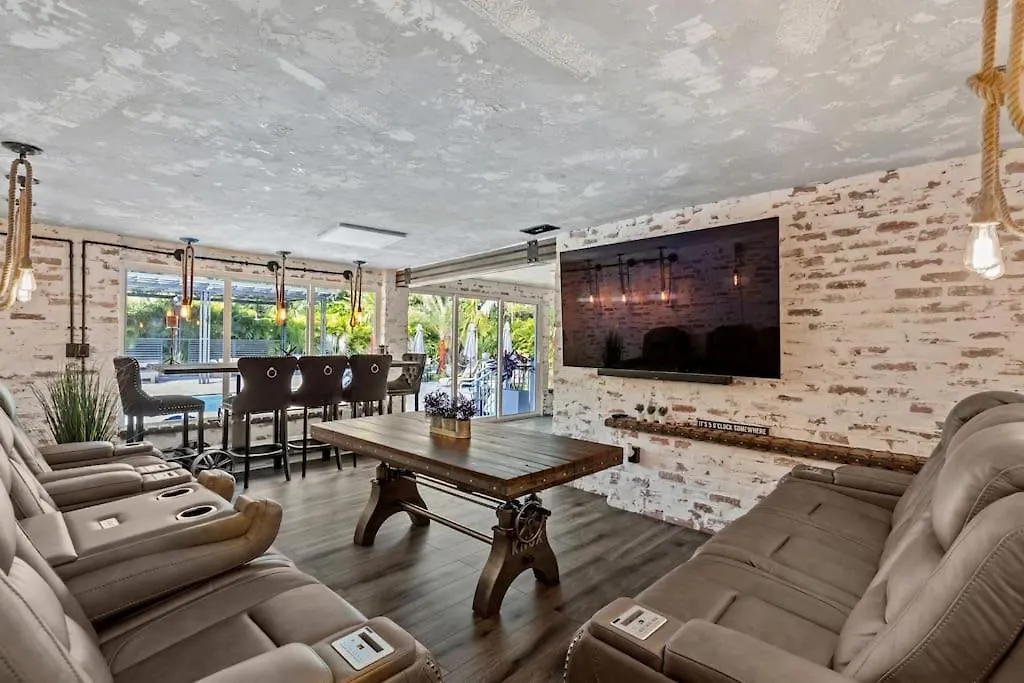 Vila With Outdoor Sauna, Outdoor Bar And Pergola With Games