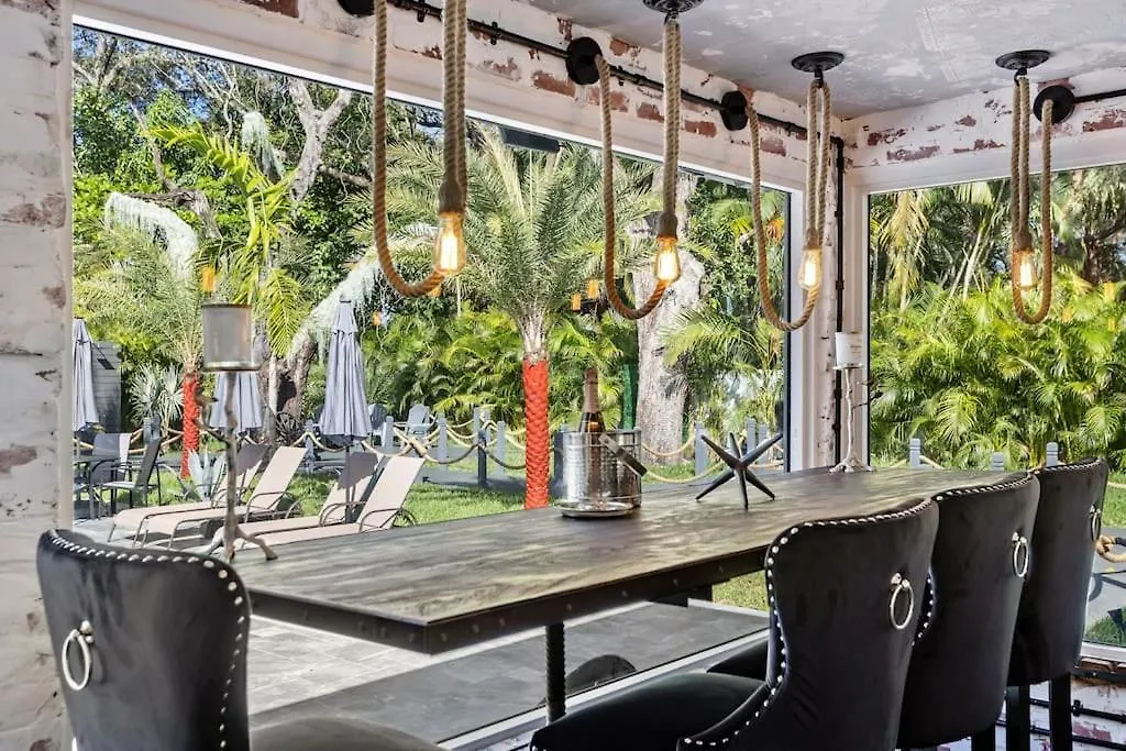 Vila With Outdoor Sauna, Outdoor Bar And Pergola With Games *