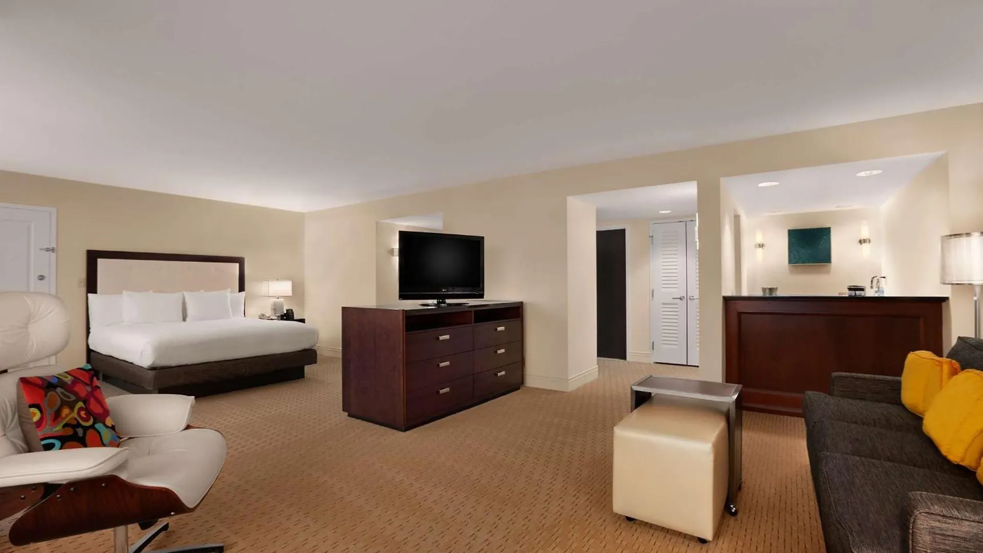 Hilton Airport Blue Lagoon 4*