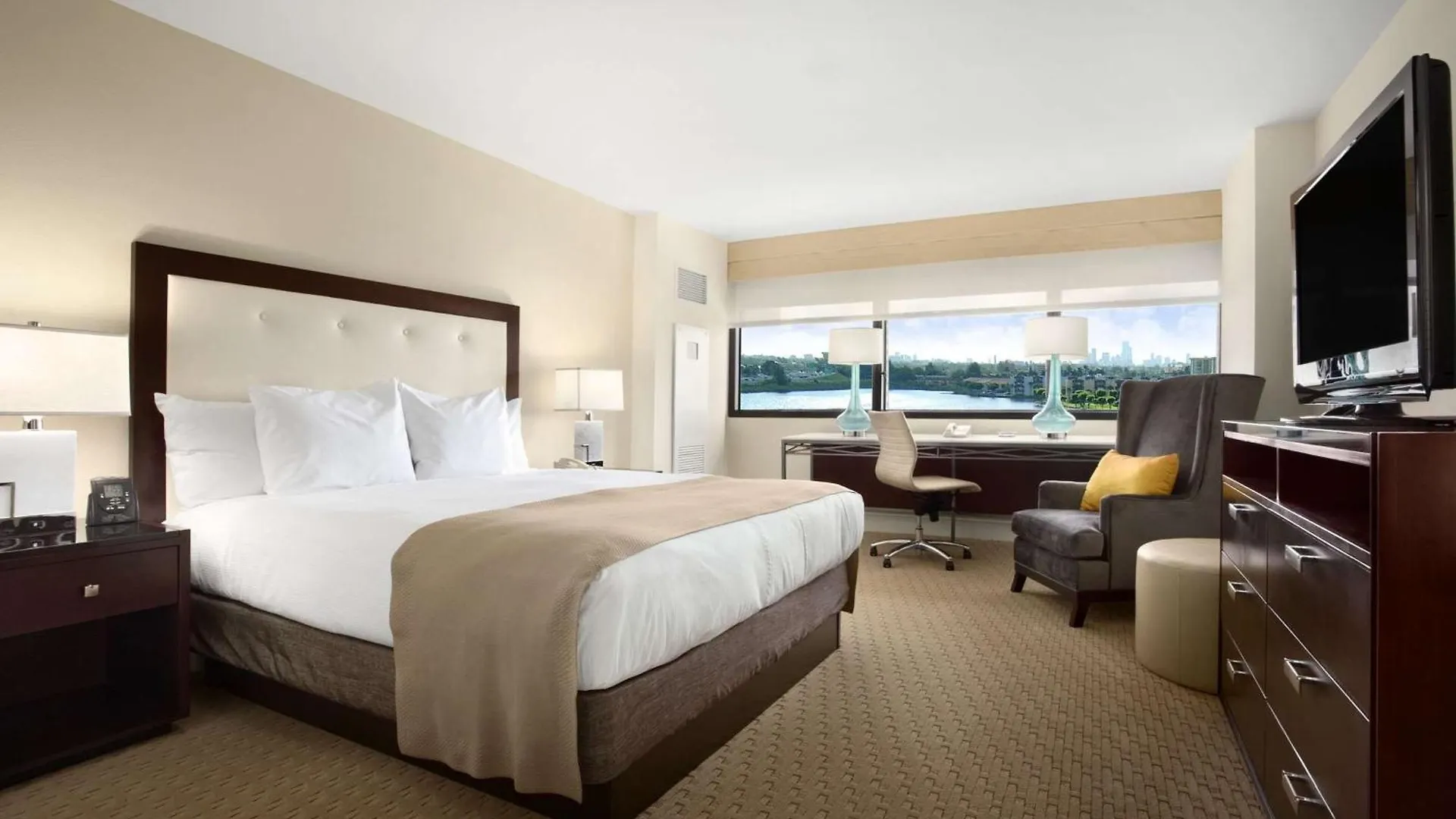 Hilton Airport Blue Lagoon 4* Miami