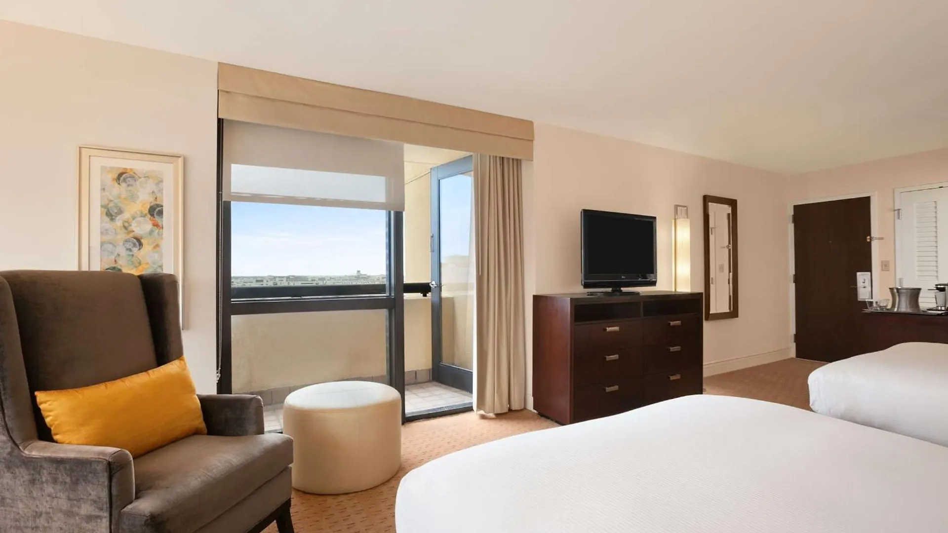 Hilton Airport Blue Lagoon 4*