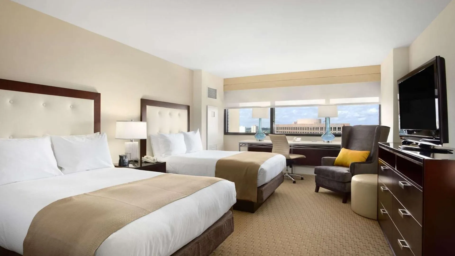 Hilton Airport Blue Lagoon 4*