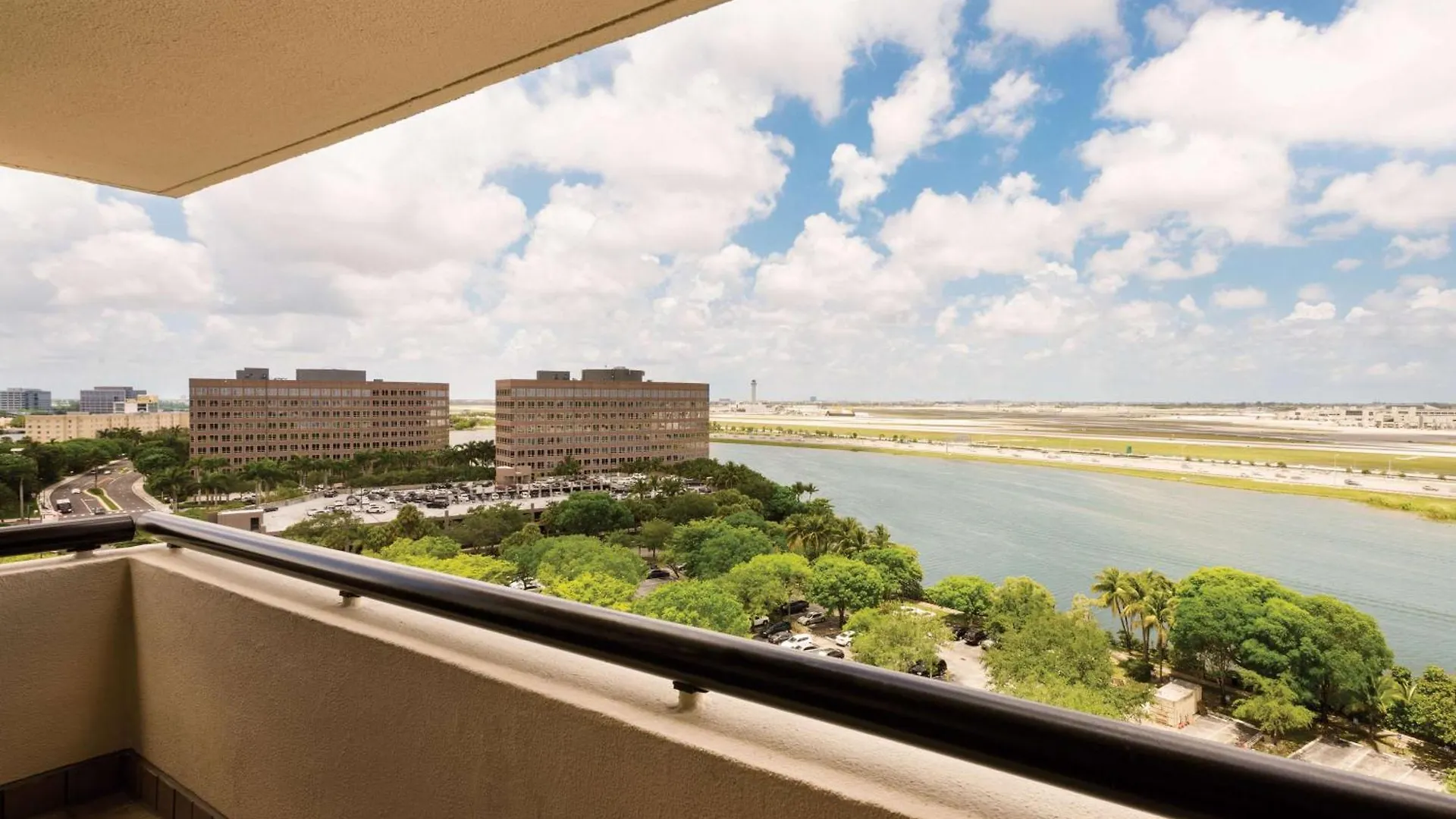 Hotell Hilton Airport Blue Lagoon 4*