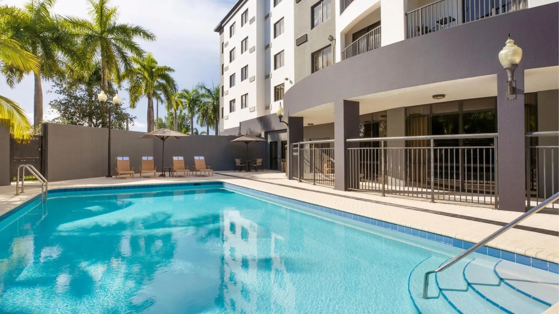 Courtyard By Marriott Miami At Dolphin Mall Hotel 3*