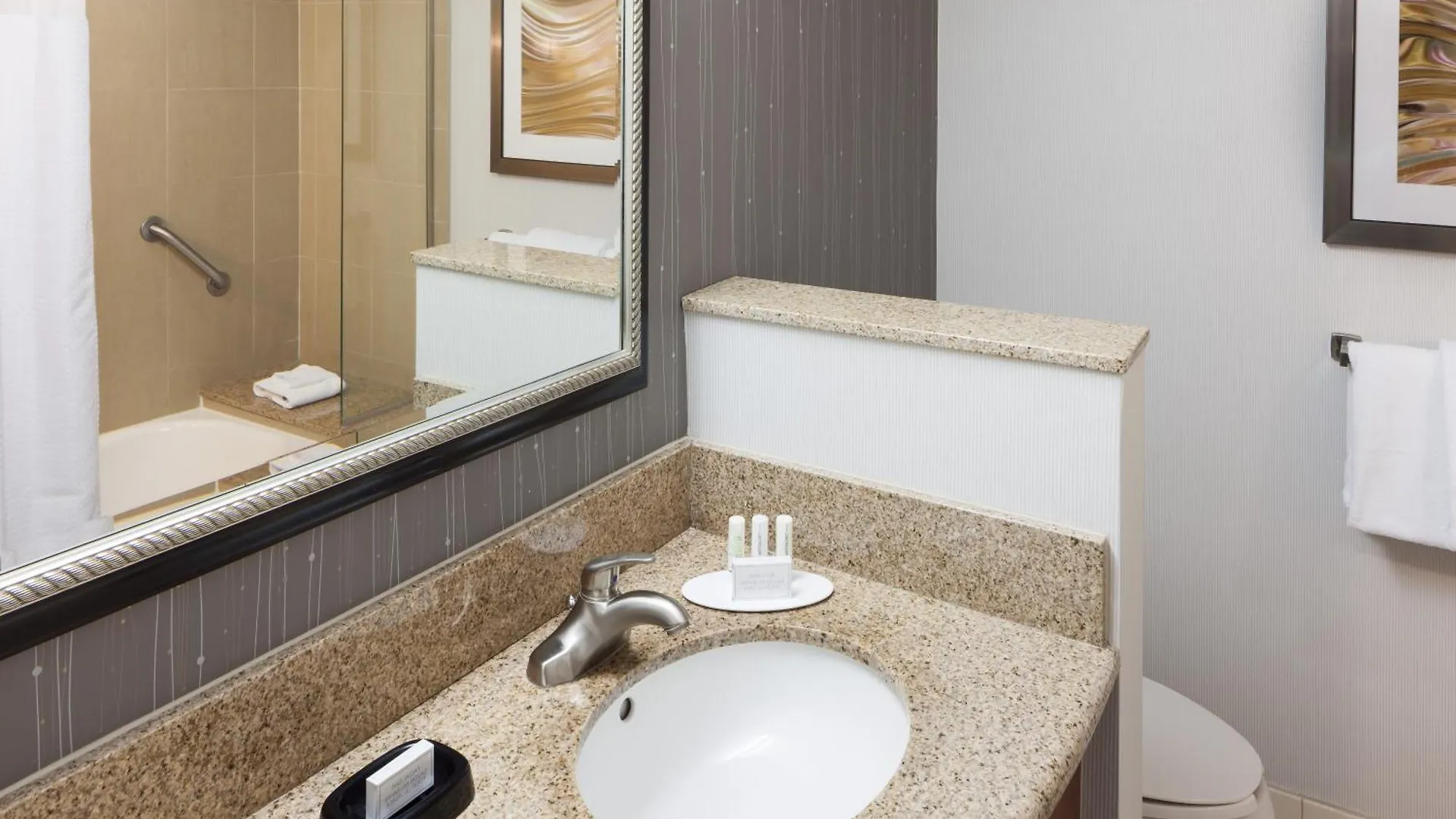 Courtyard By Marriott Miami At Dolphin Mall 3*