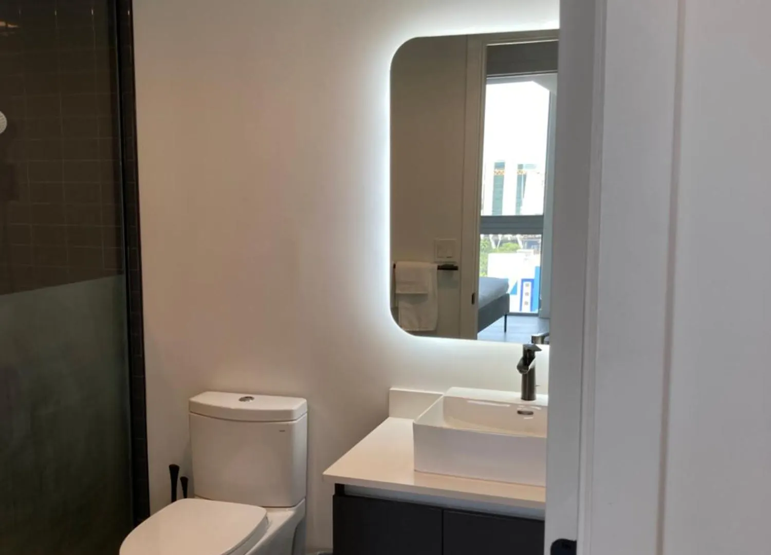 Apartment Brand New Modern 1 Bedroom Unit Downtown