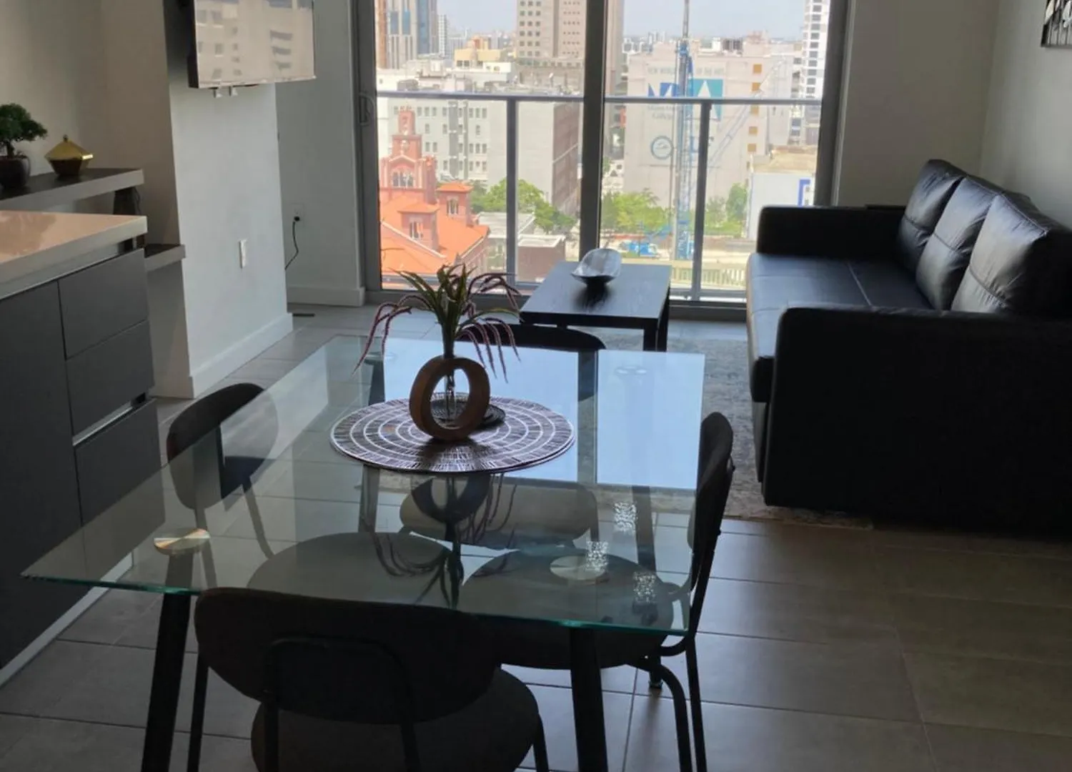 Brand New Modern 1 Bedroom Unit Downtown
