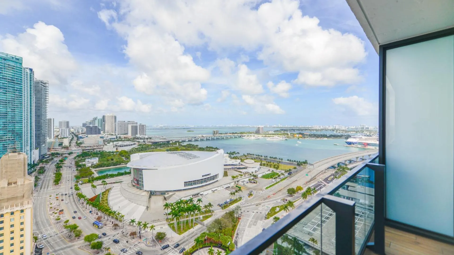 Prime Spot - Stunning Studio With Ocean And Bay Views Apartment