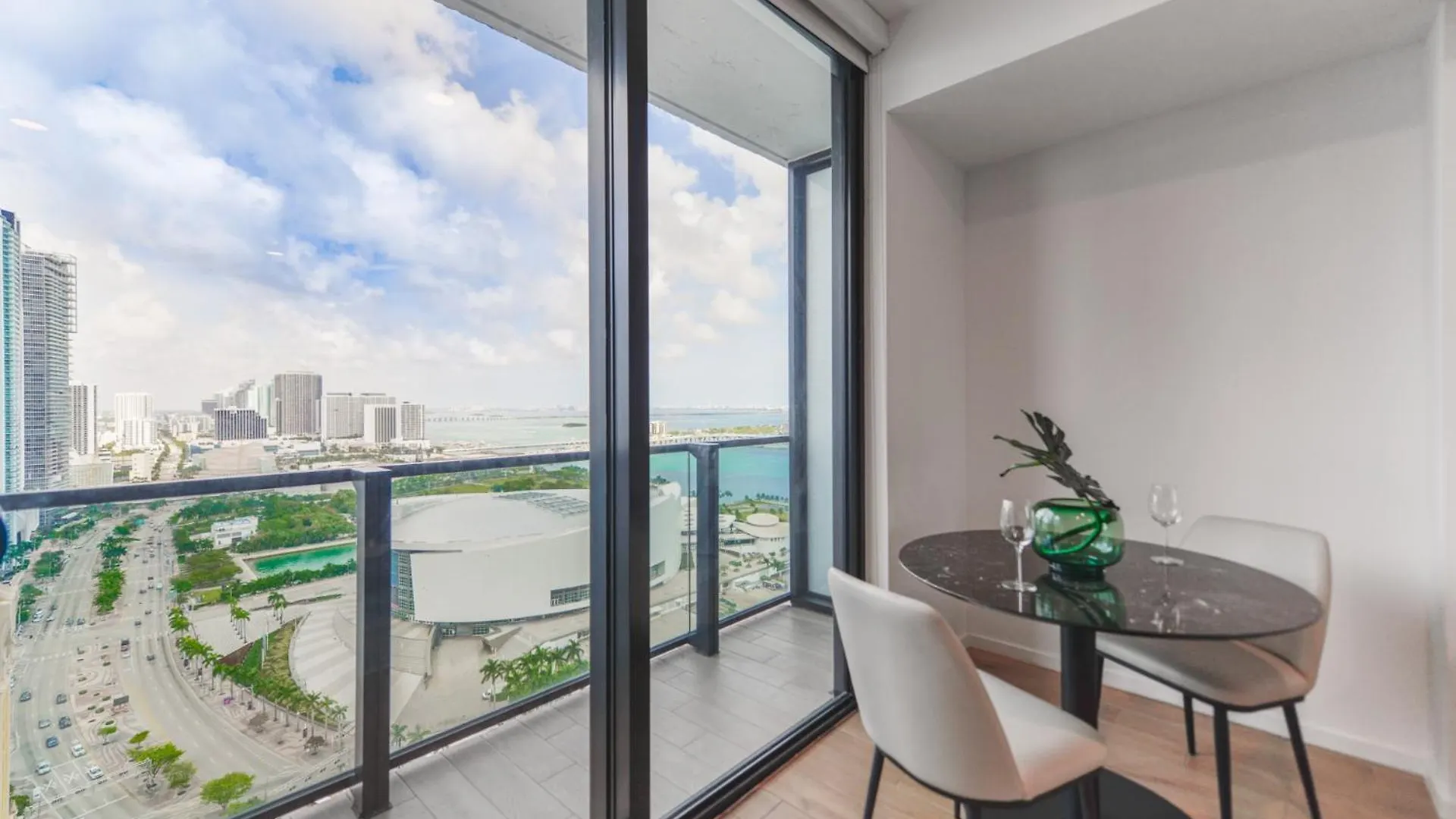 Prime Spot - Stunning Studio With Ocean And Bay Views Miami