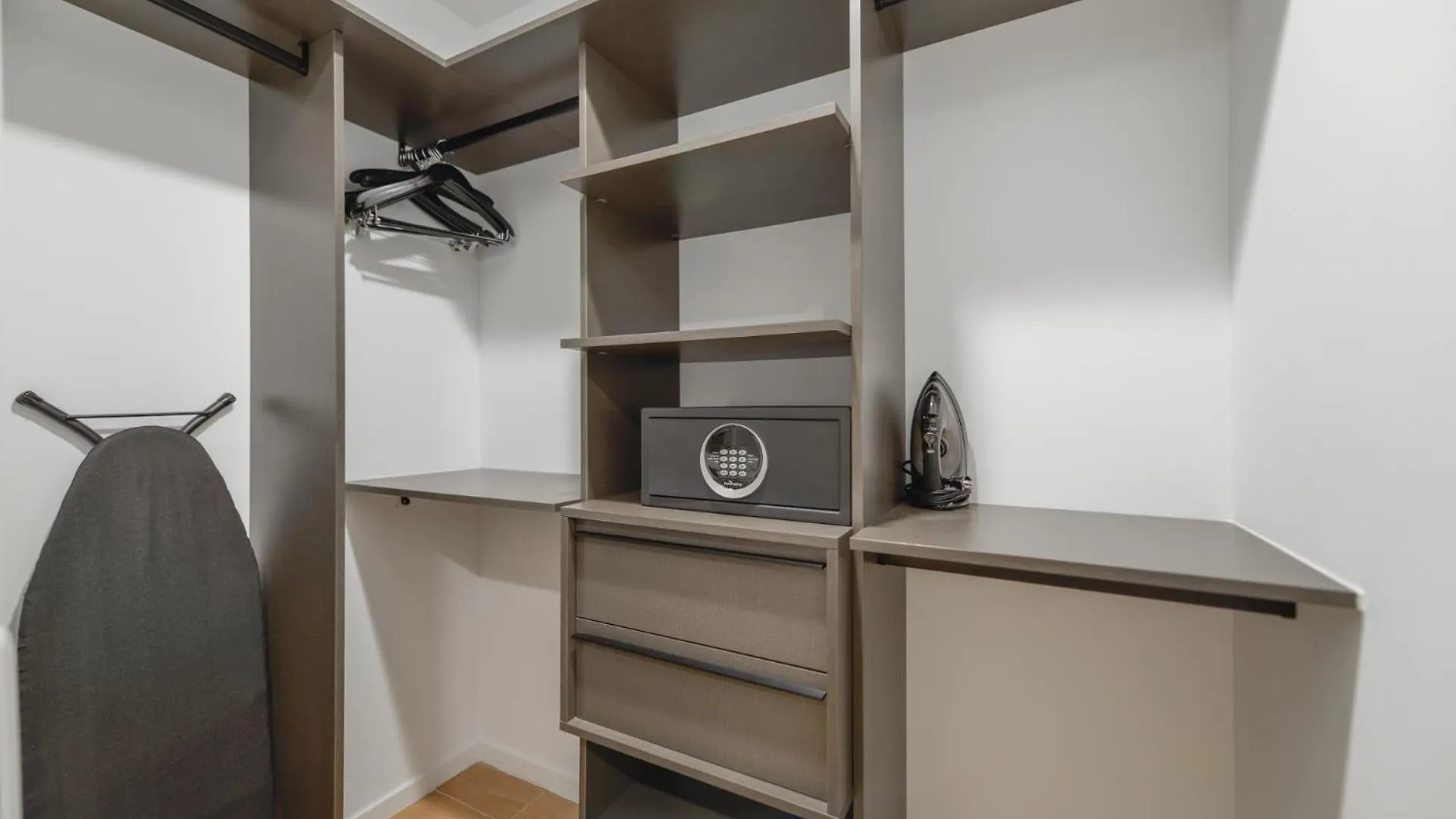 Apartment Prime Spot - Stunning Studio With Ocean And Bay Views *