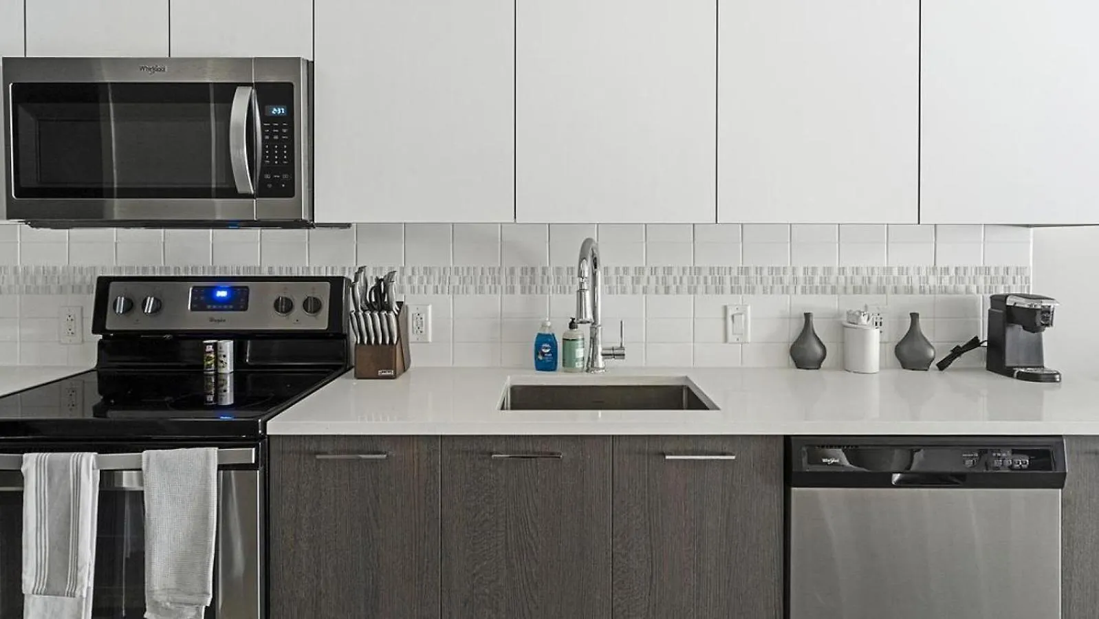 Landing Modern With Amazing Amenities