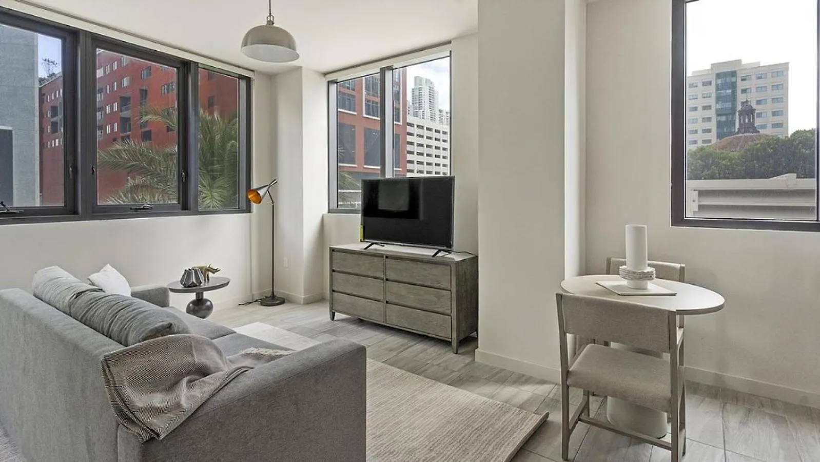 Landing Modern With Amazing Amenities