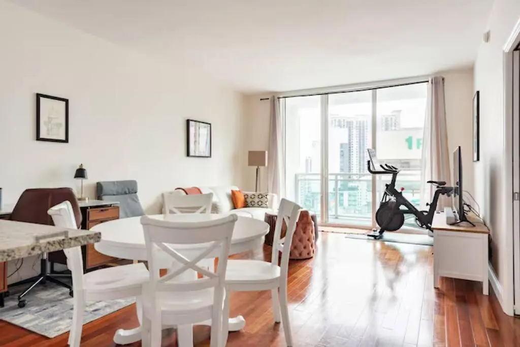 Brickell High Rise Living At Its Best! W/ Pool Gym Apartment