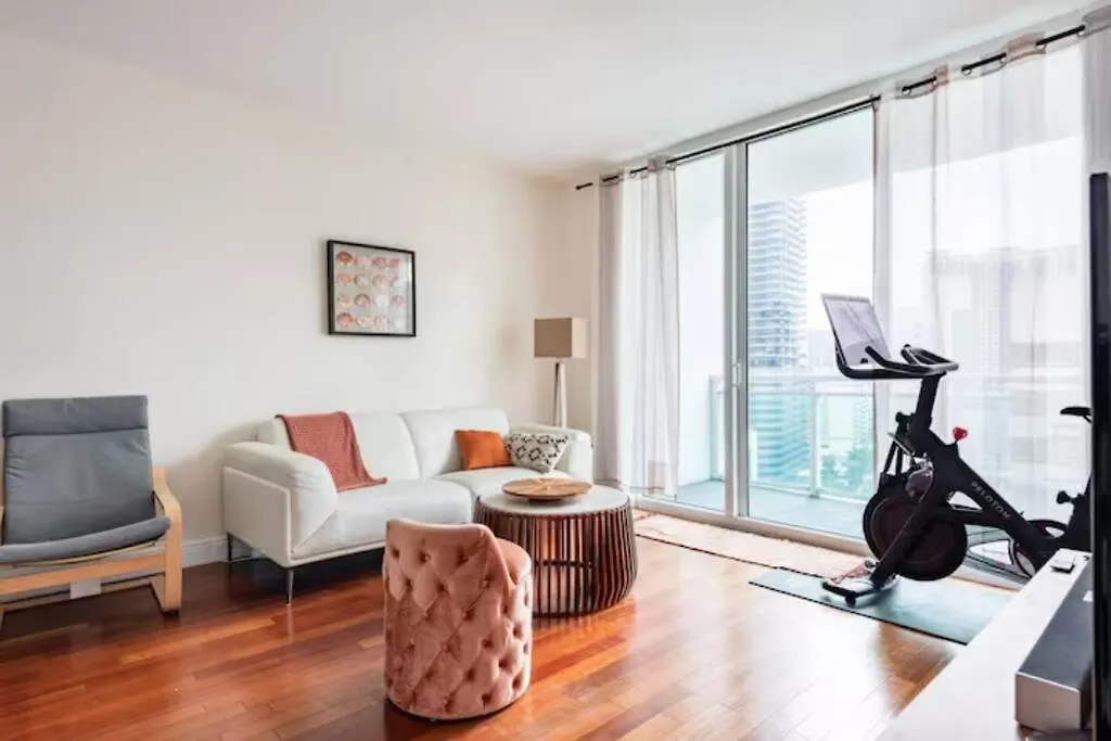 Brickell High Rise Living At Its Best! W/ Pool Gym Apartment *
