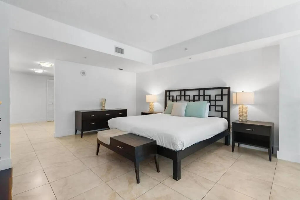 Brickell 2 Story Luxury Getaway With Pool