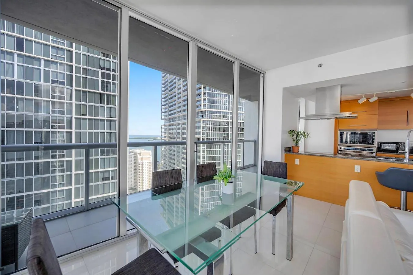 Aparthotel *w Icon Brickell- Luxury 2br Highrise Corner Condo** *