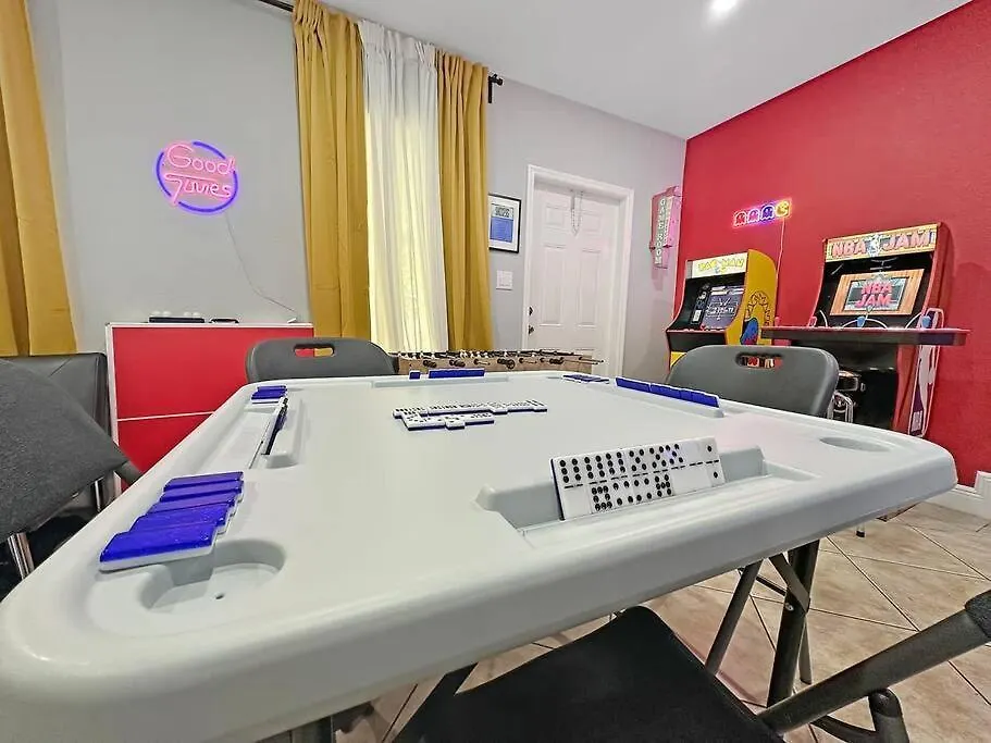 Escape Gameroom, Bar, Bbq, Spacious,king Bed, Luxury Mattresses, Near Beach, 6 Blocks Away From Bars, Nite Clubs, Res, Shops *