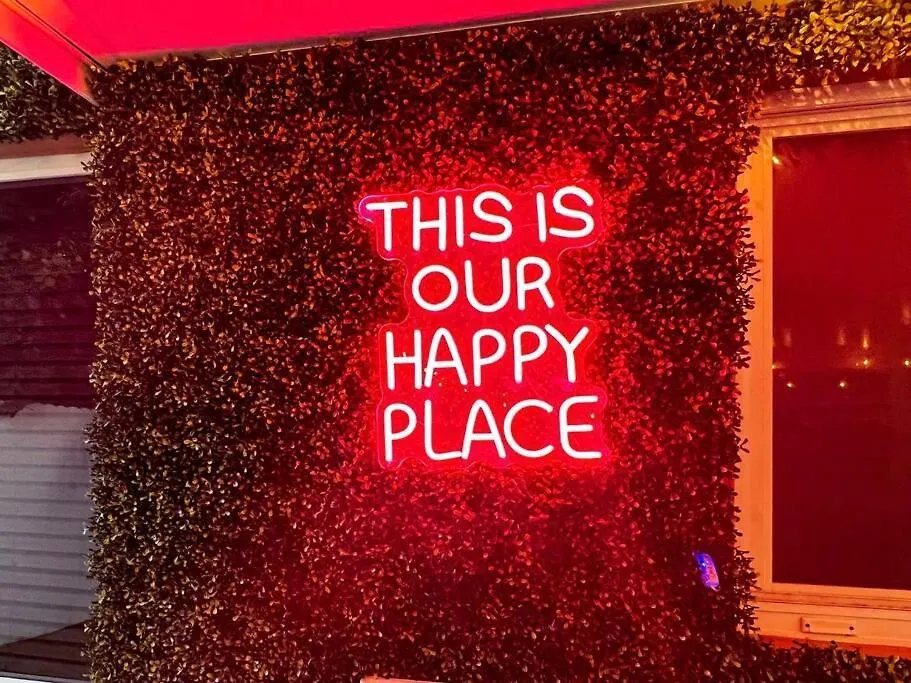 Escape Gameroom, Bar, Bbq, Spacious,king Bed, Luxury Mattresses, Near Beach, 6 Blocks Away From Bars, Nite Clubs, Res, Shops Hébergement de vacances *