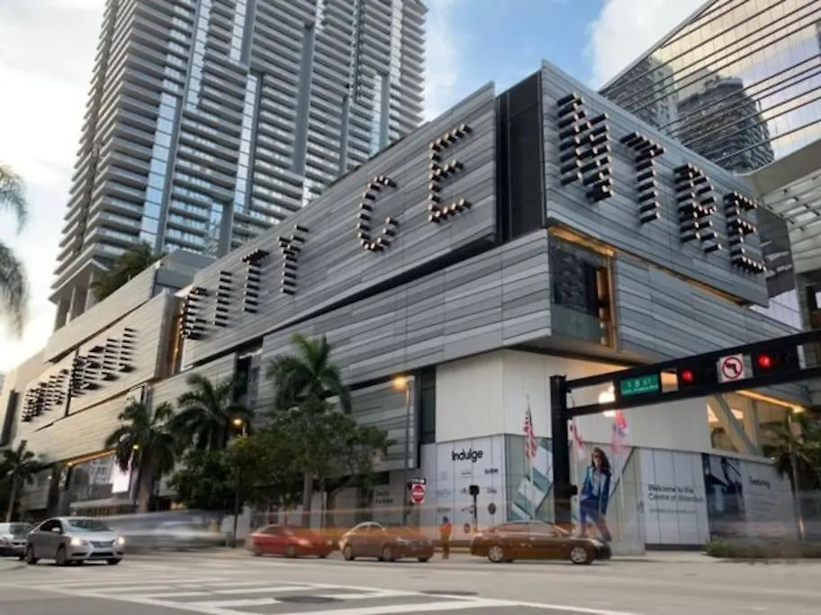 Escape Gameroom, Bar, Bbq, Spacious,king Bed, Luxury Mattresses, Near Beach, 6 Blocks Away From Bars, Nite Clubs, Res, Shops * Miami