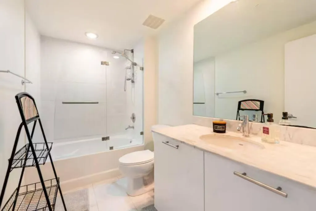 Brickell High Rise Living At Its Best! W/ Pool Gym Apartment