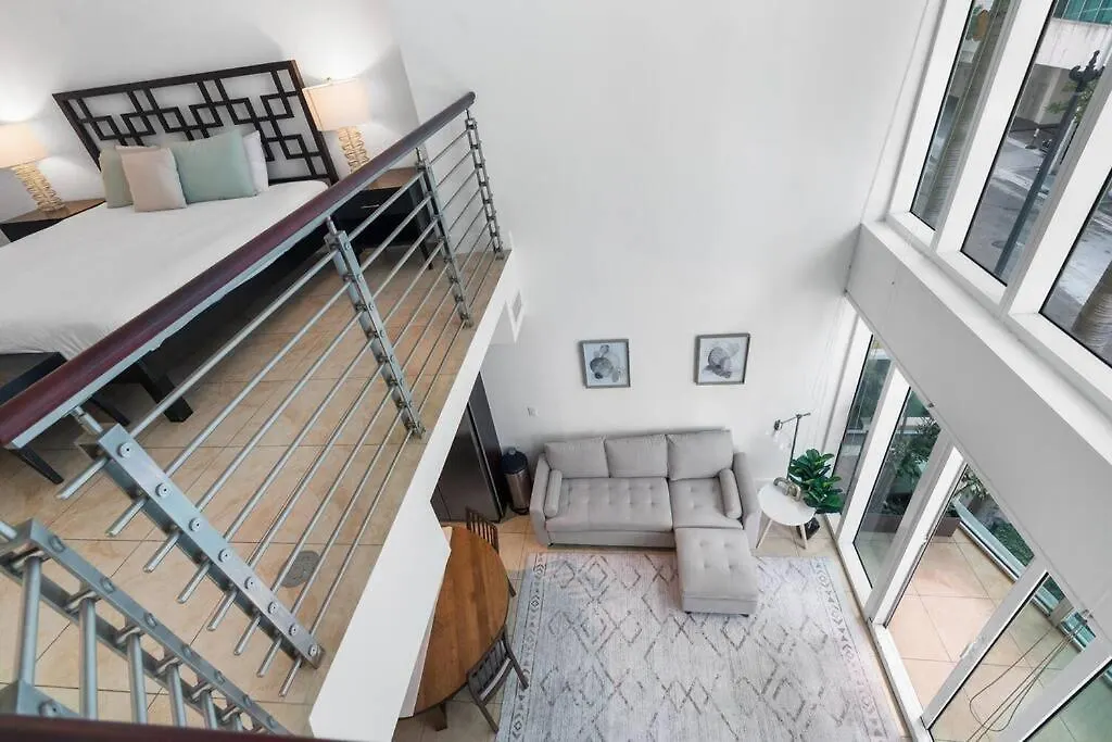 Brickell 2 Story Luxury Getaway With Pool *
