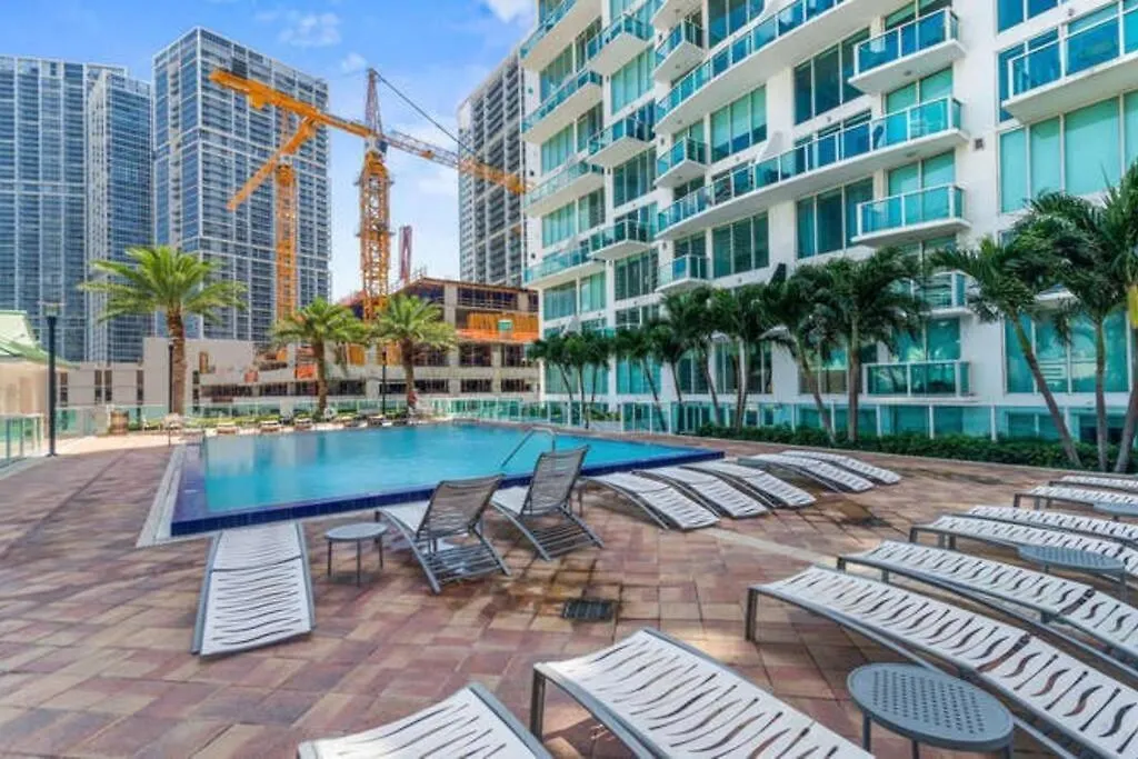 Brickell 2 Story Luxury Getaway With Pool *