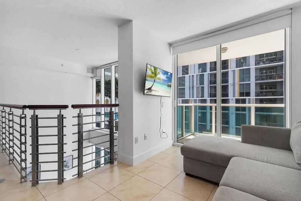 Brickell 2 Story Luxury Getaway With Pool *