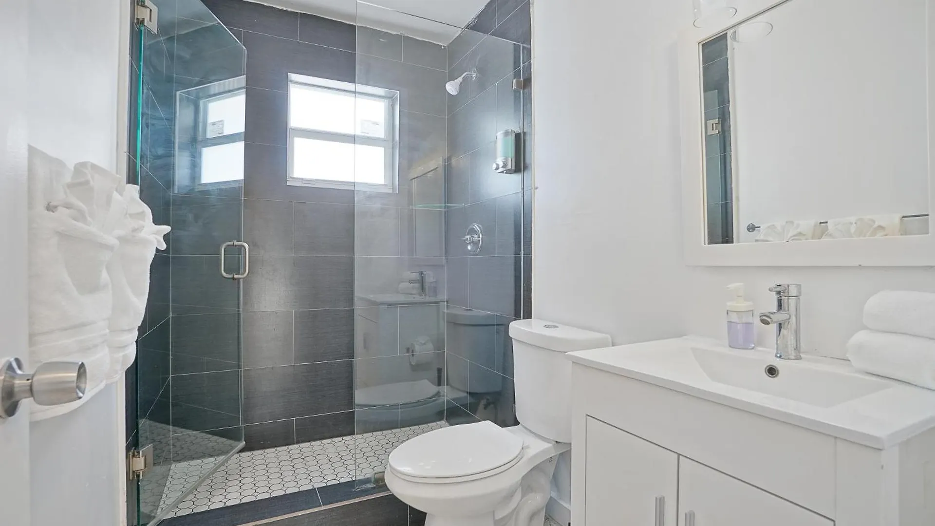 Stylish Wynwood Flats Daire