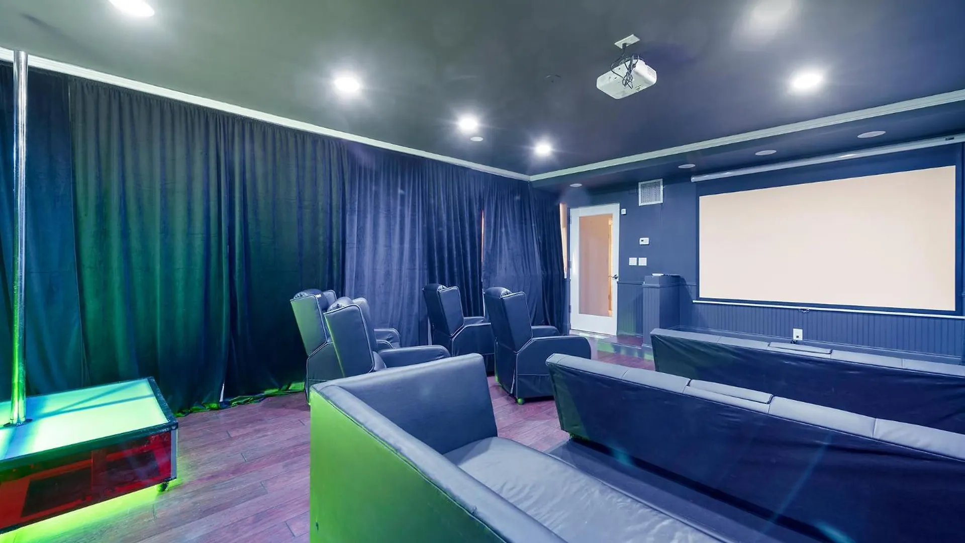 Villa Blockchain - Acre Lot W/ Pool-hot Tub-bars-tiki-games-theater! Miami