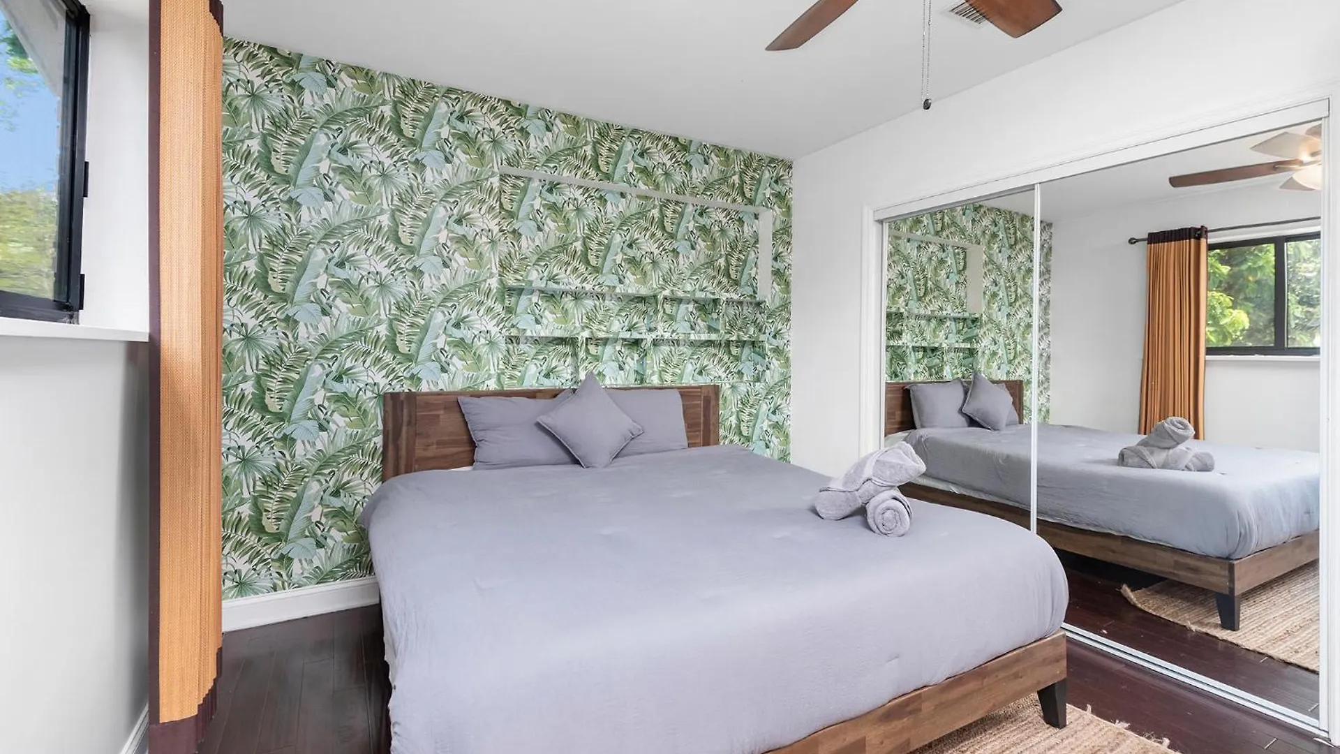 Villa Blockchain - Acre Lot W/ Pool-hot Tub-bars-tiki-games-theater!