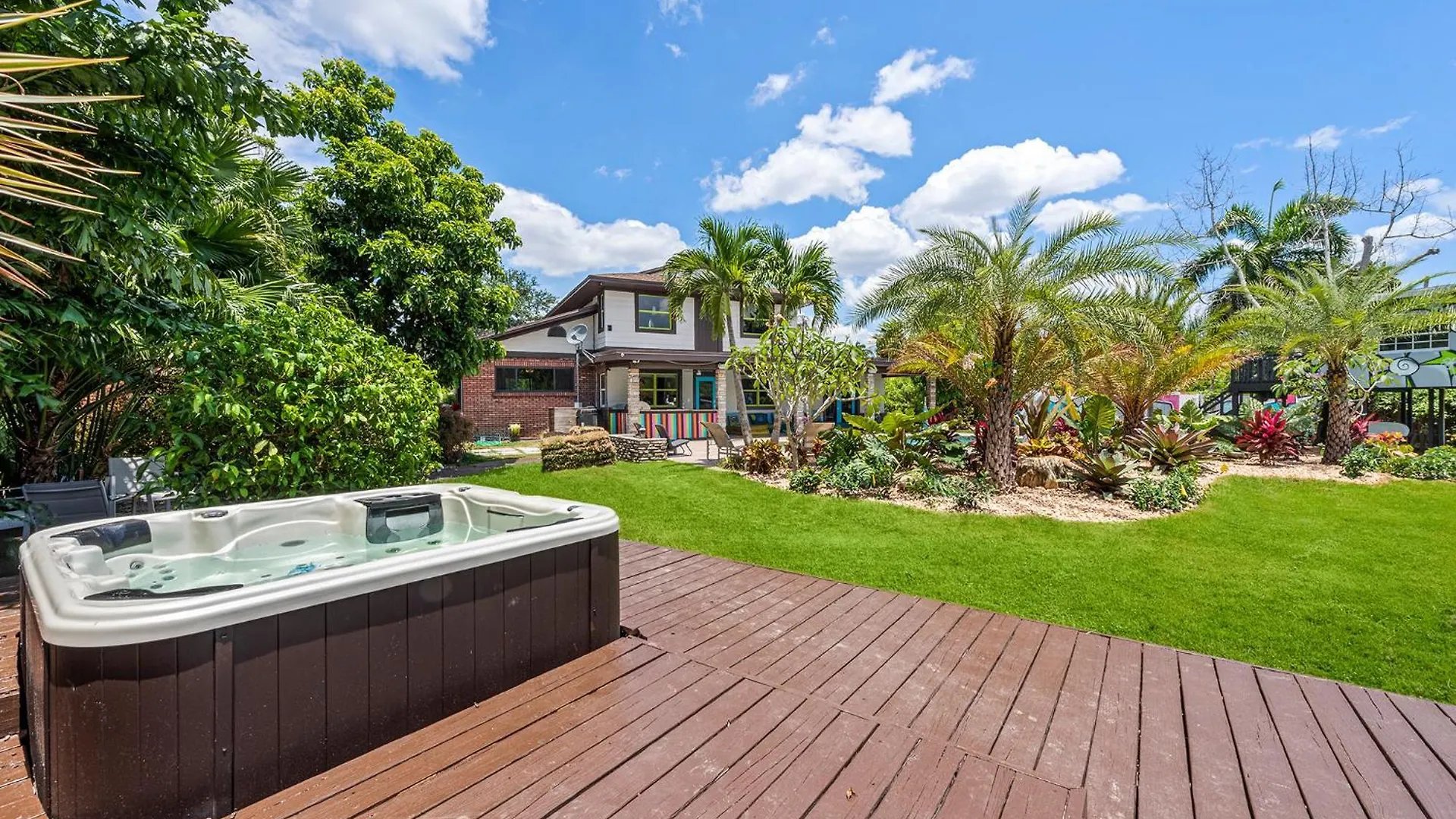 Blockchain - Acre Lot W/ Pool-hot Tub-bars-tiki-games-theater!