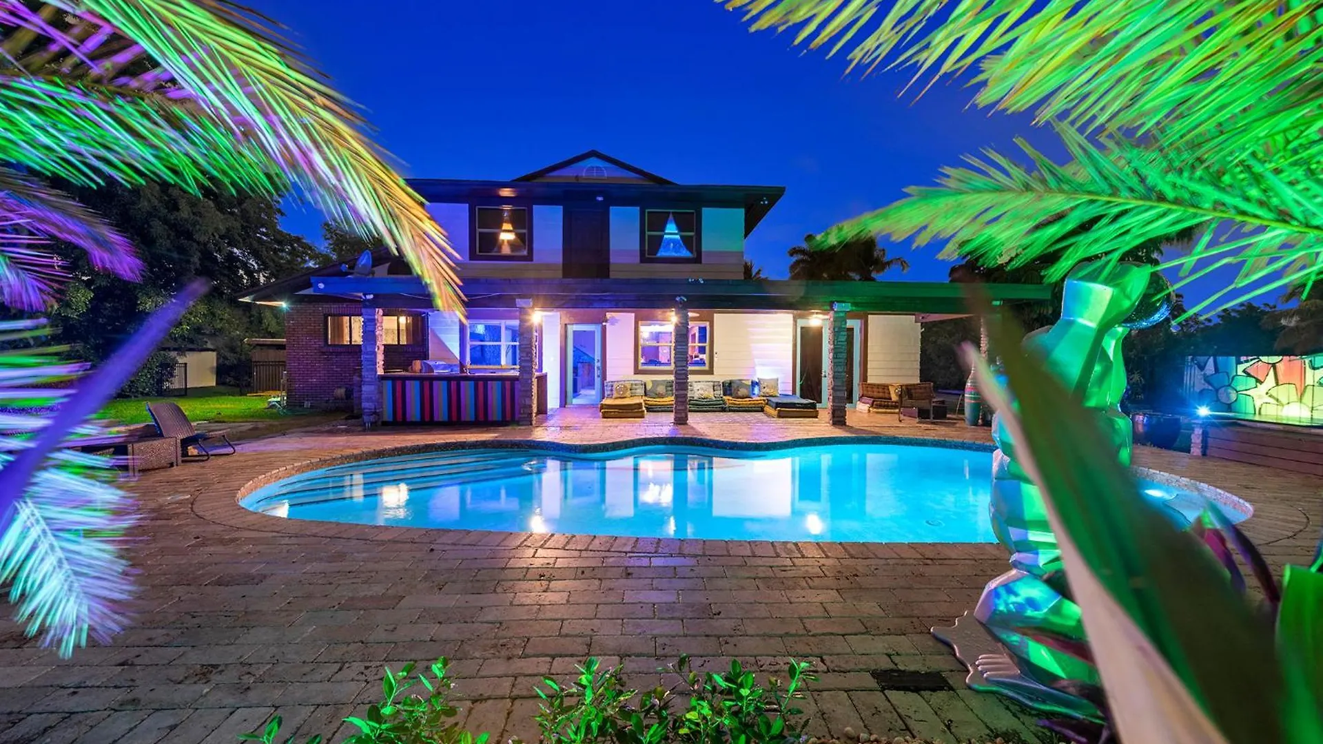Villa Blockchain - Acre Lot W/ Pool-hot Tub-bars-tiki-games-theater! Miami