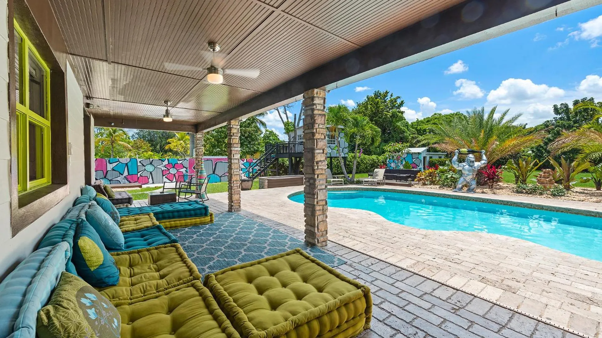 Blockchain - Acre Lot W/ Pool-hot Tub-bars-tiki-games-theater! * Miami