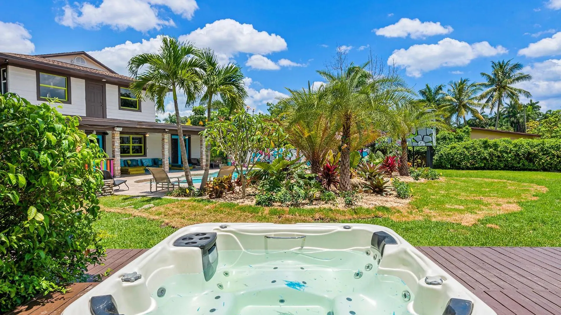 Blockchain - Acre Lot W/ Pool-hot Tub-bars-tiki-games-theater! Miami