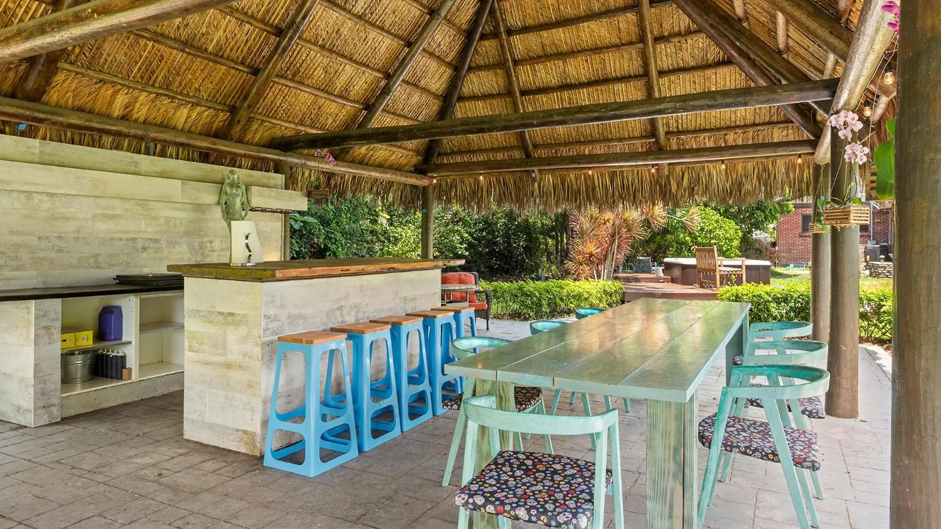 Blockchain - Acre Lot W/ Pool-hot Tub-bars-tiki-games-theater! Miami
