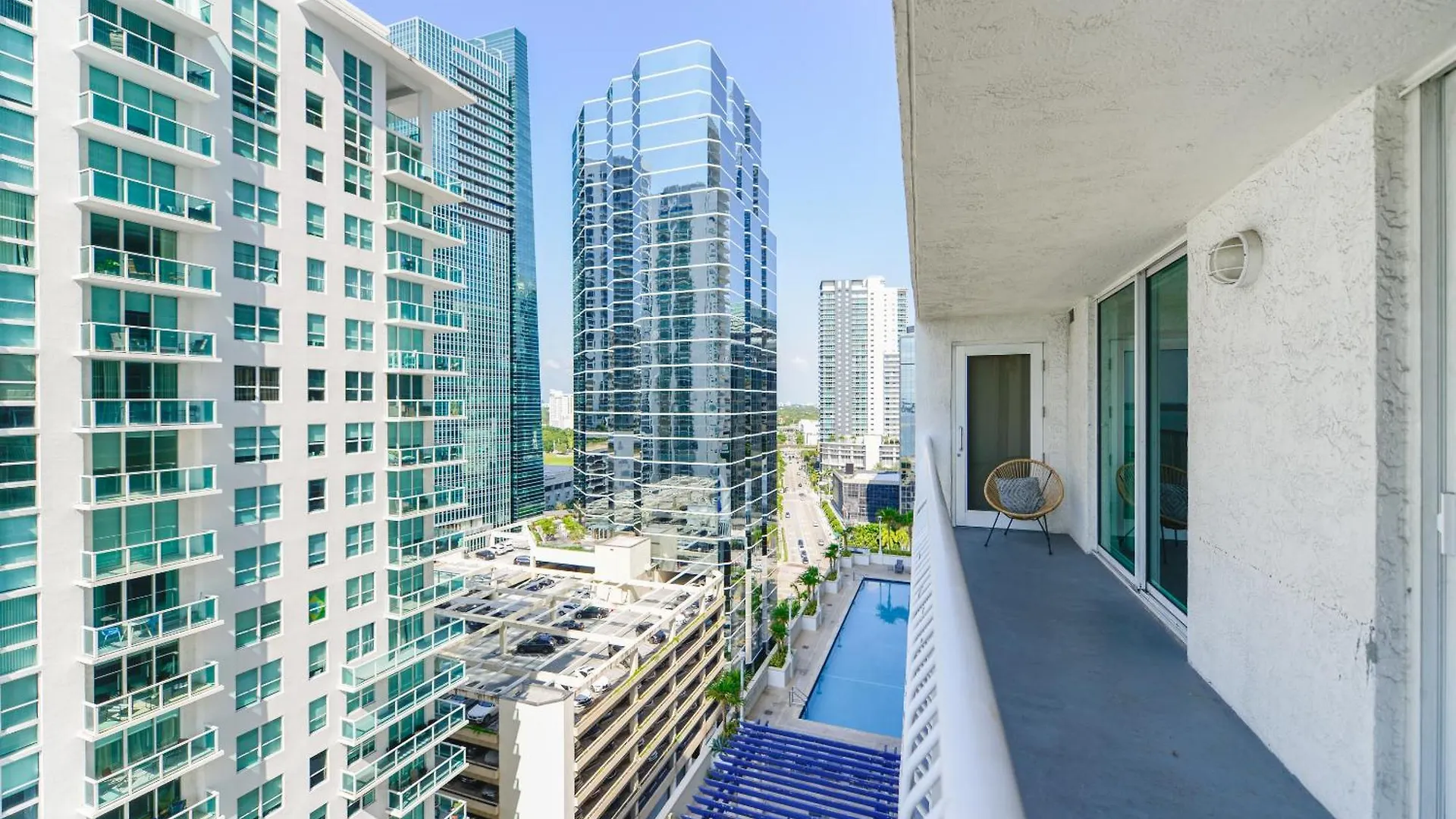 Amazing 3 Bedroom At Brickell With Pool *