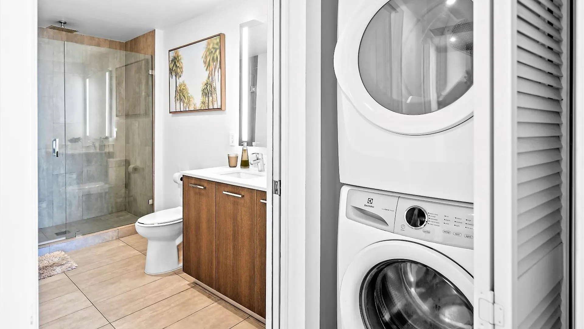 Experience The Perfect Life!! Centrally Located Luxury Condo! Appartement