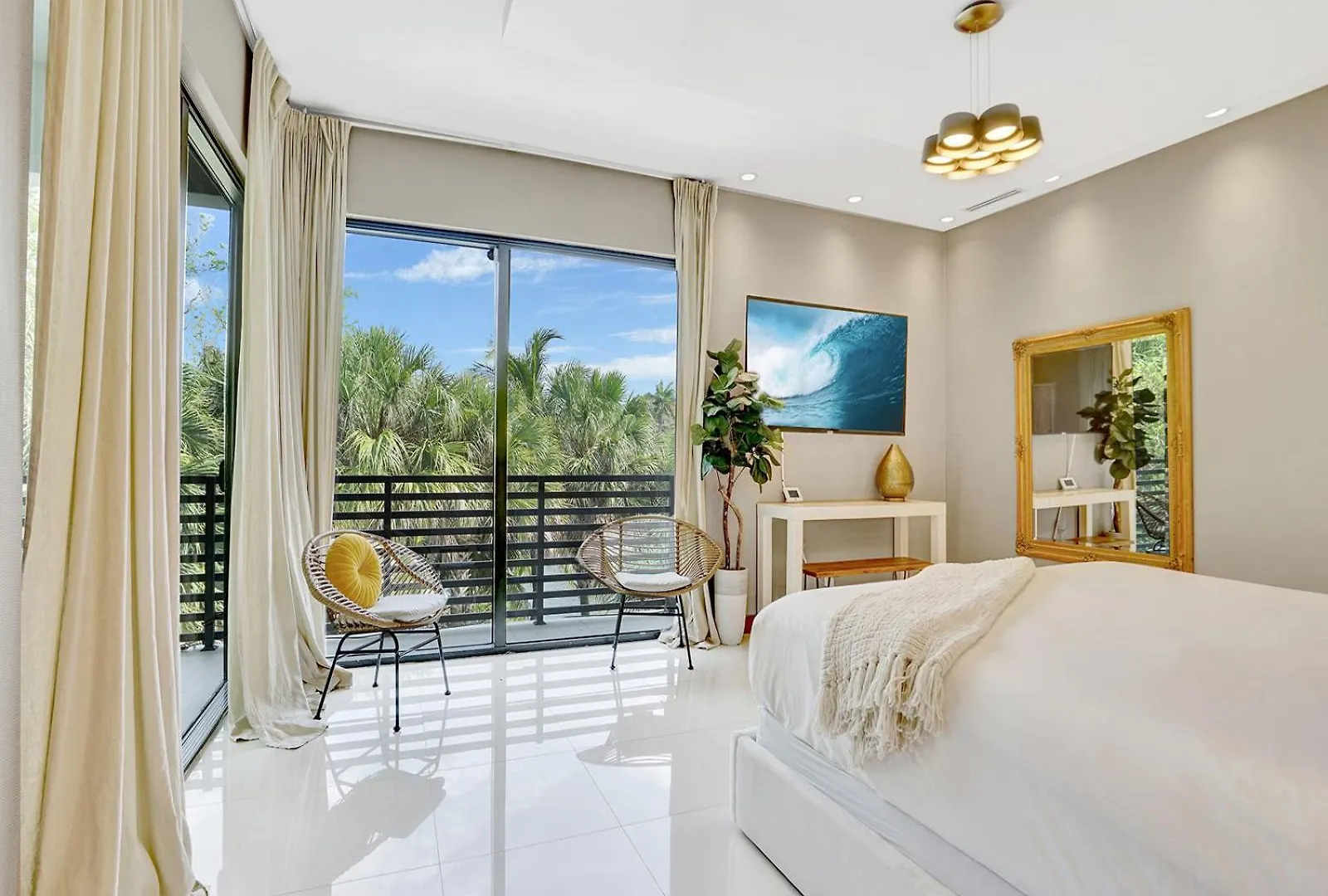 Experience Warmth & Comfort In Our Stylish Balinese Waterfront * Miami