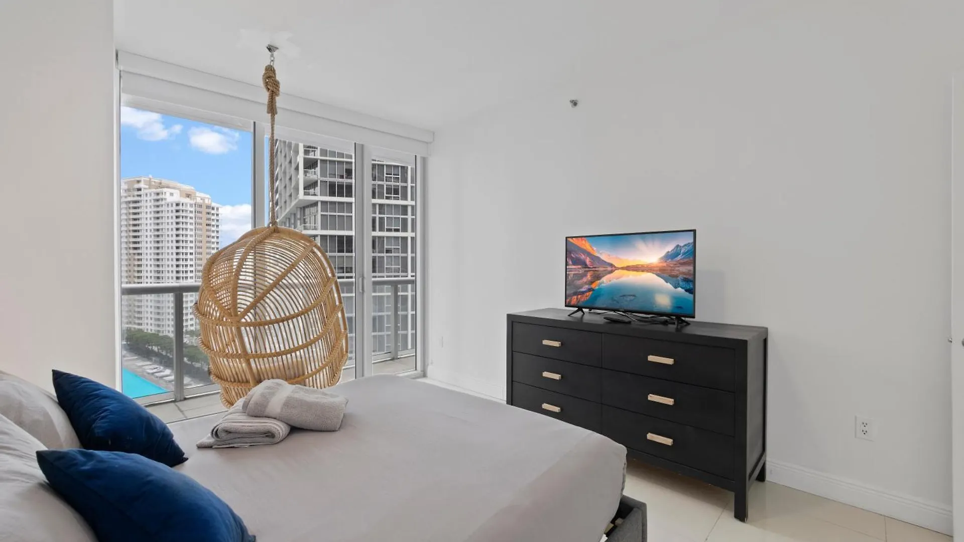 2b2b W Water View - Free Parking - Pool - Lux