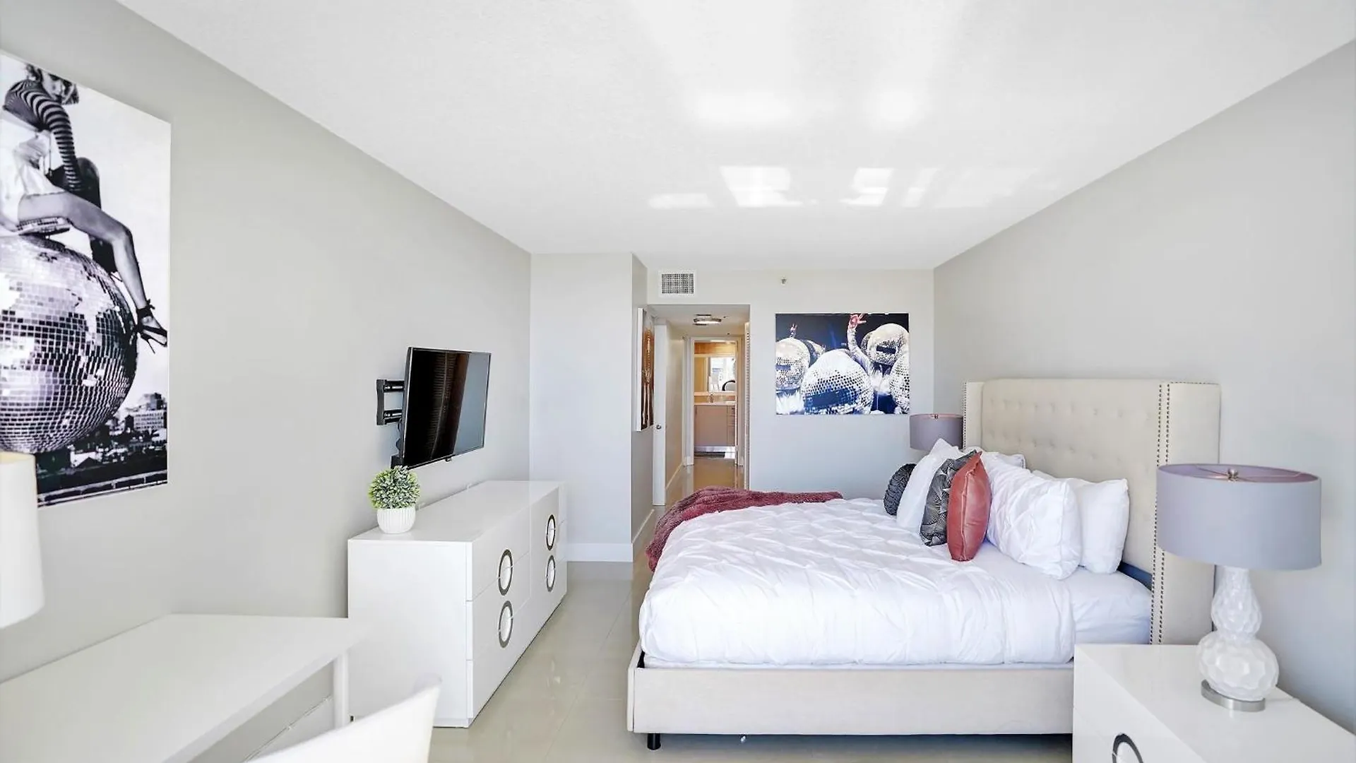 In Love! Skyline Views, Renovated