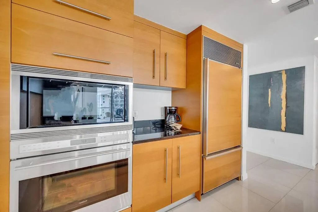 38th Floor W With Amenities
