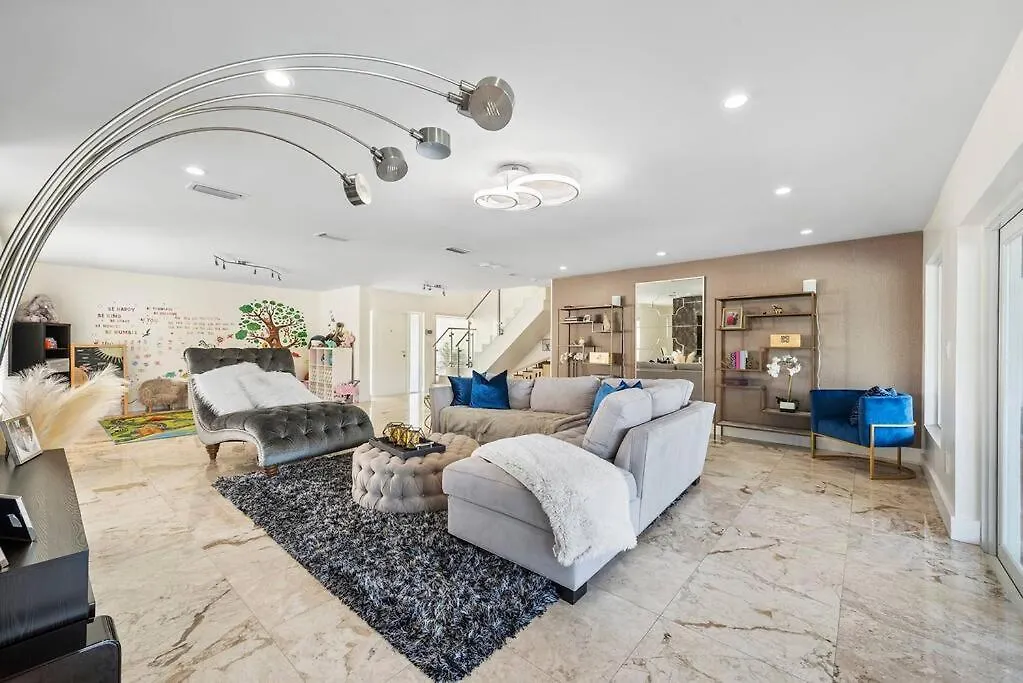 Holiday home True Away From Miami