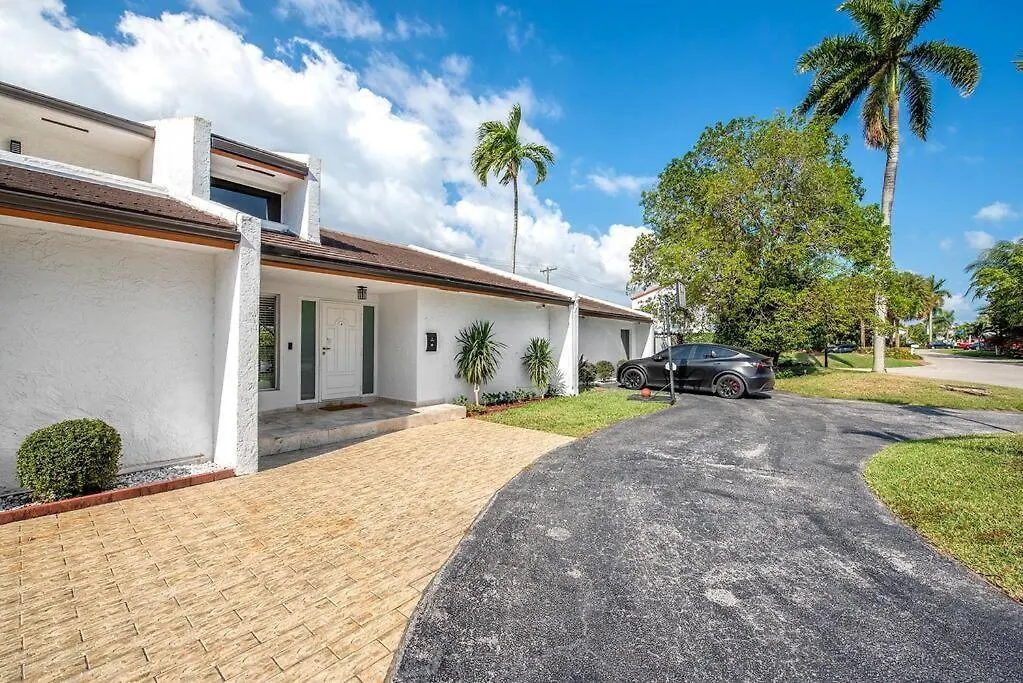 Holiday home True Away From Miami