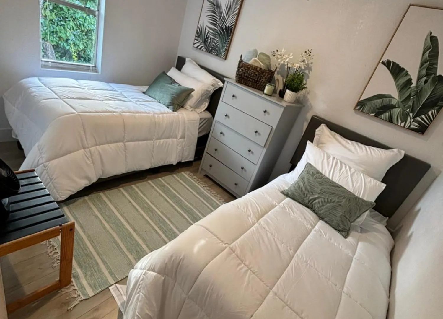 Deluxe In Location In A 2 Bedrooms Unit - Parking, Laundry And Luggage Storage *