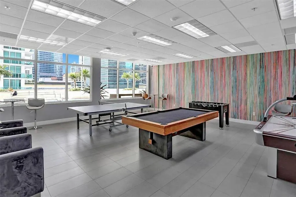 Appartamento 37th Floor Amazing Spacious Unit With Parking