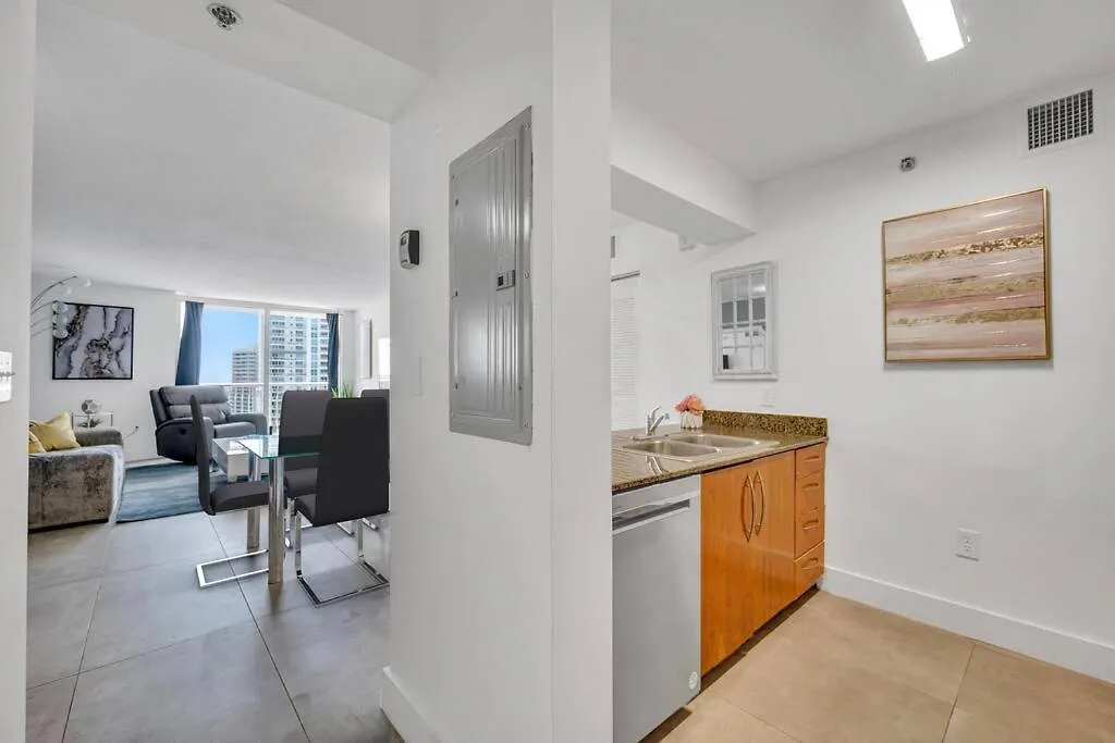 37th Floor Amazing Spacious Unit With Parking Appartamento *