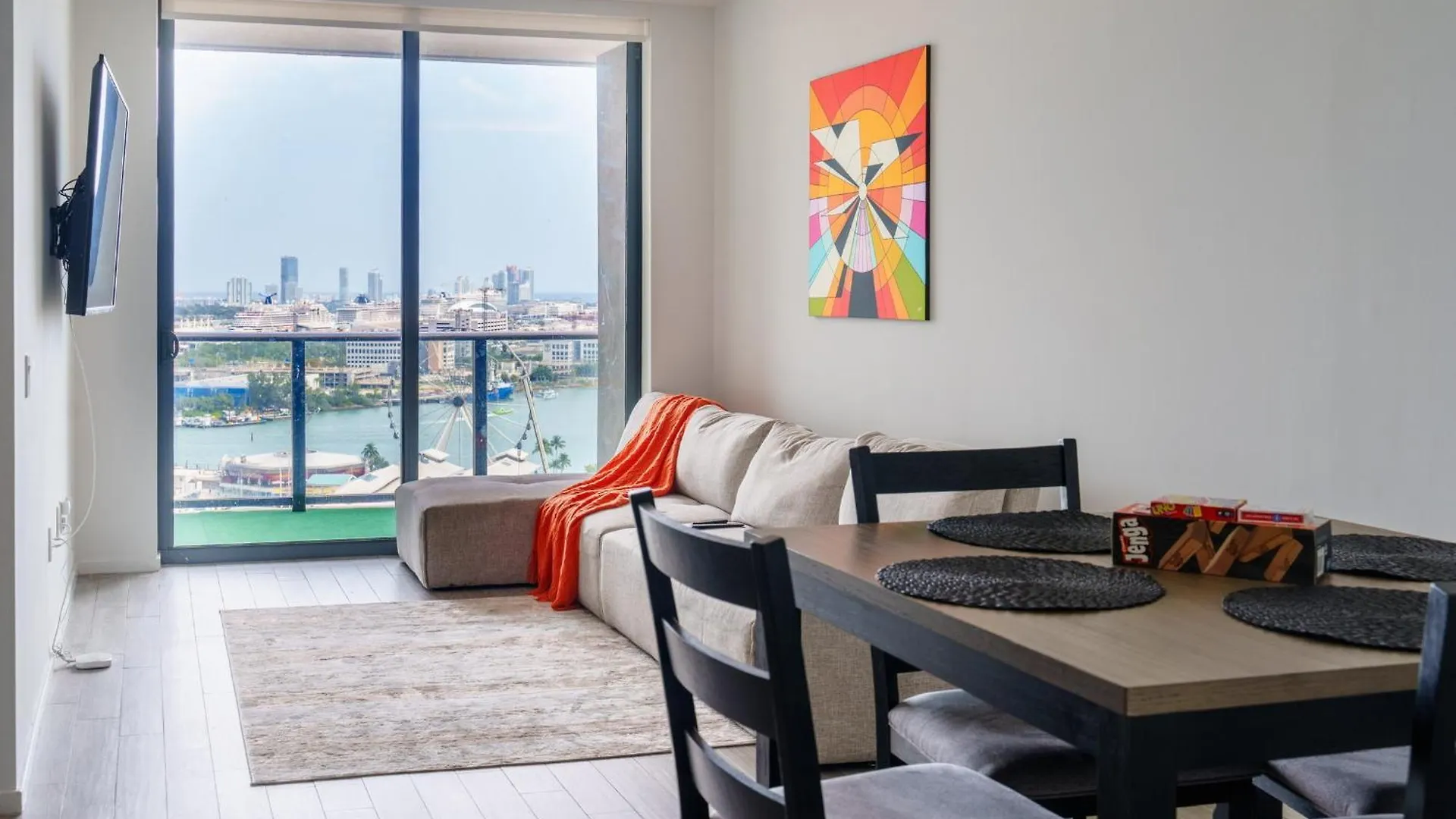Vibrant Downtown Gem - 2br, Near Port Of & Entertainment 公寓 迈阿密