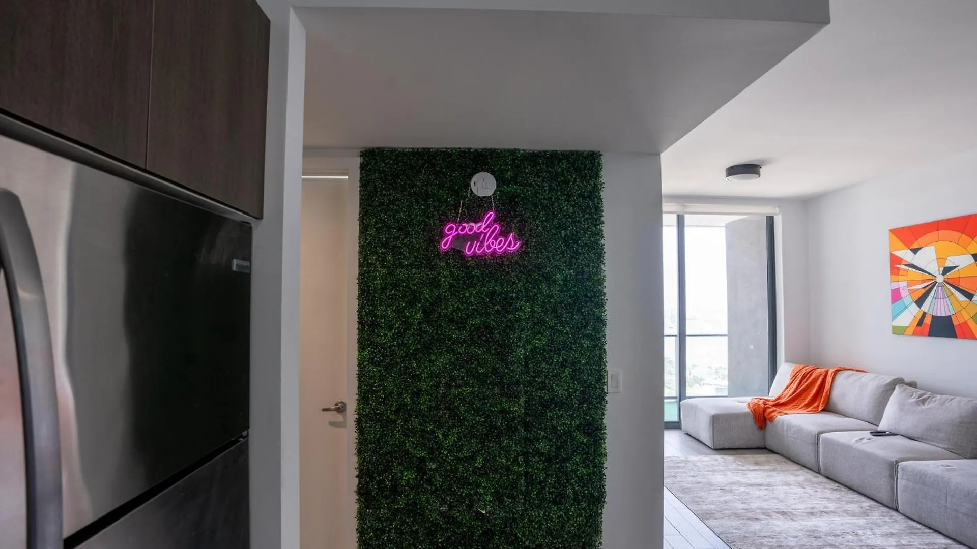 Vibrant Downtown Gem - 2br, Near Port Of & Entertainment 公寓 *