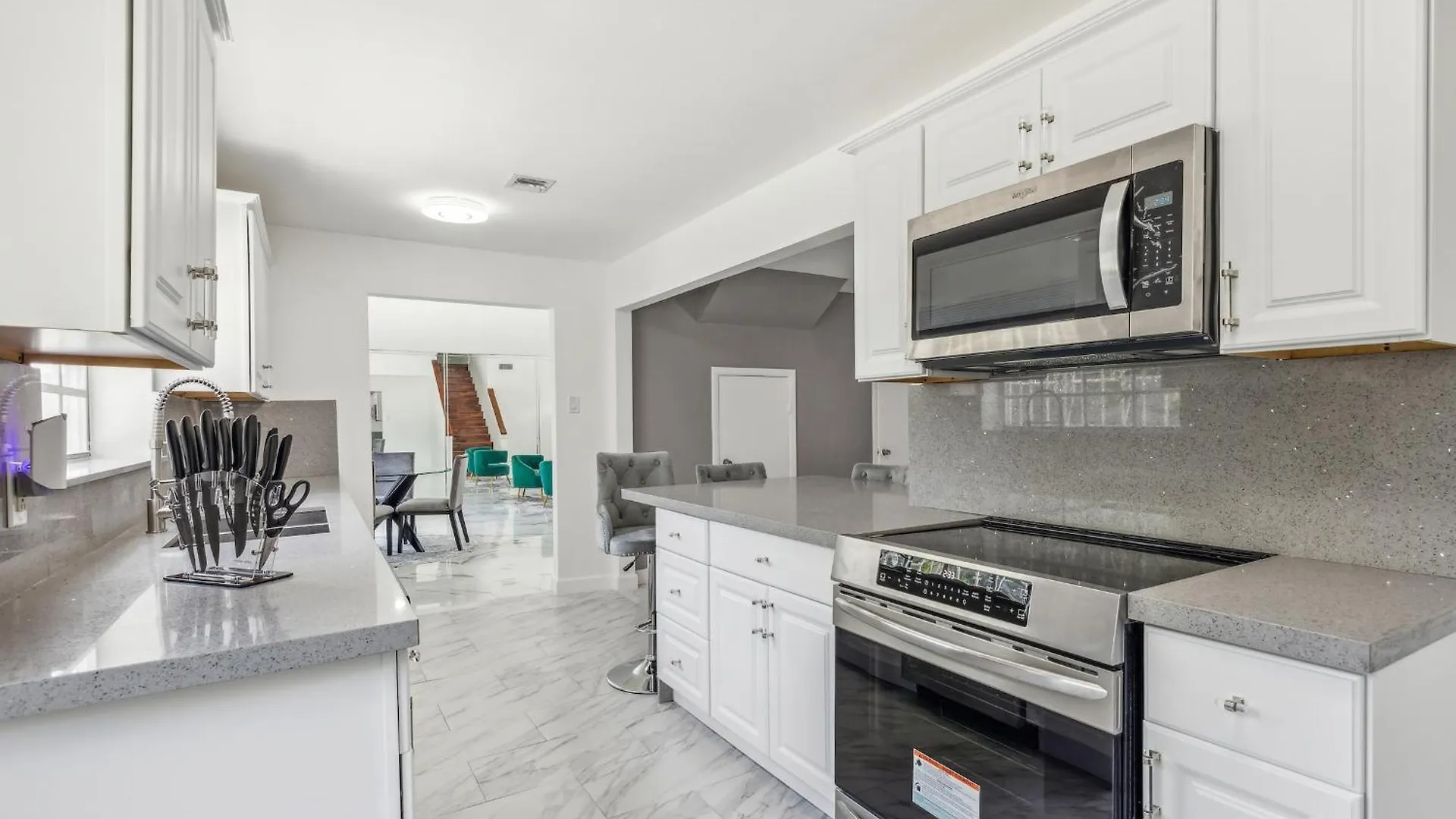 公寓 Spacious 3br In With Fenced Backyard